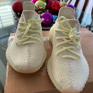 SOLD Yeezy Boost V2 in Buttercream Men’s 4